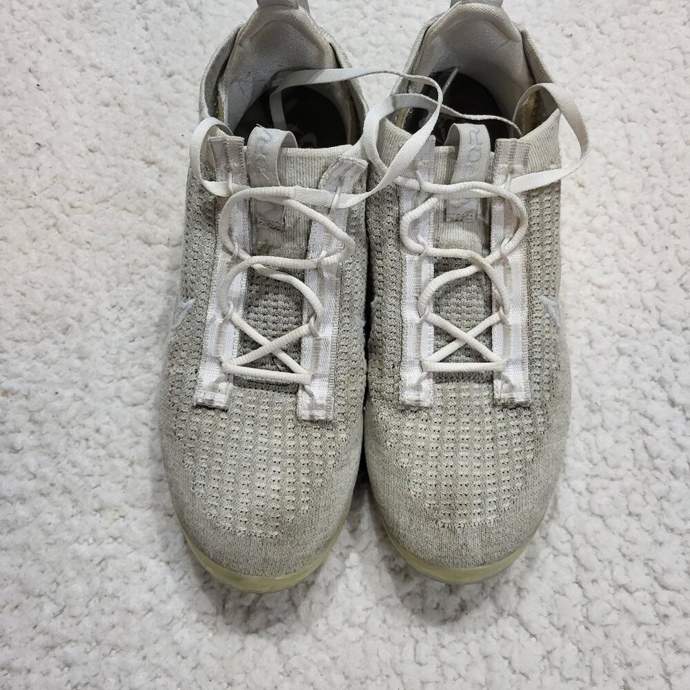 Nike Women's Light Gray and White Knit Sneakers